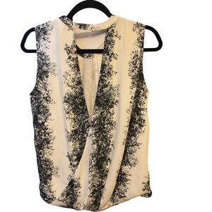 Daniel Rainn Black and White Sleeveless Blouse